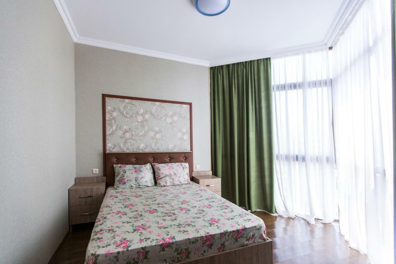 Apartament On Rustaveli Батуми Экстерьер фото